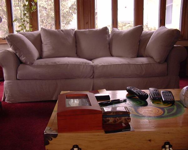 [Image: couch-025_medium.jpg]